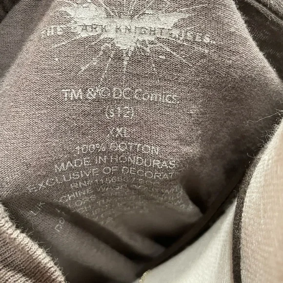 BATMAN TEE - Picture 5 of 5